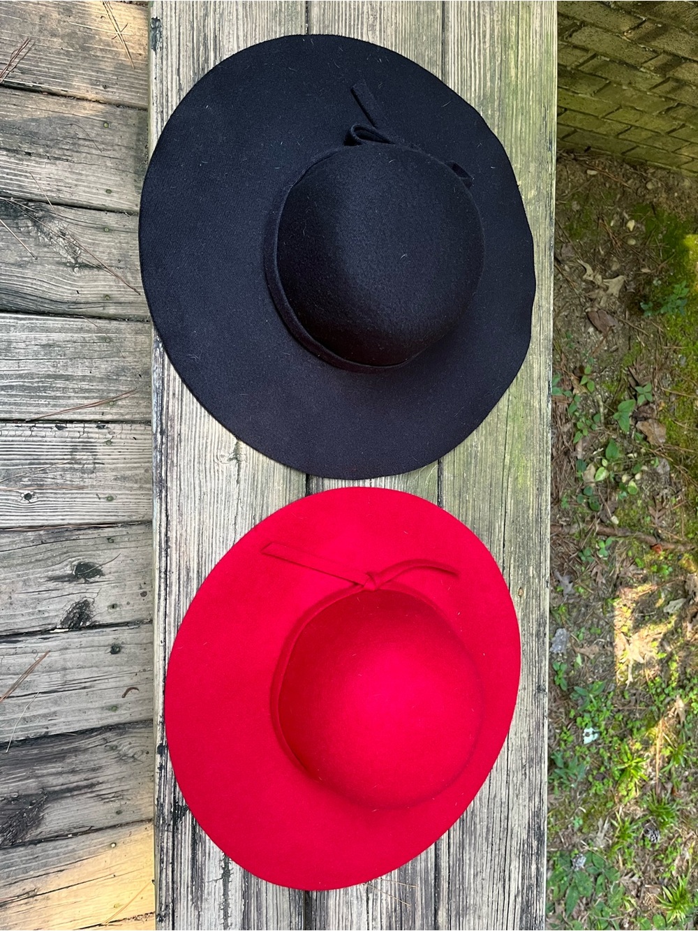 Women’s Wide Brim Wool Felt Hats- Black & Red